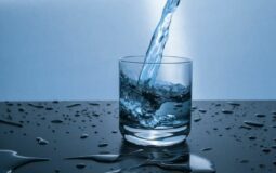Lei que obriga restaurantes a oferecer água de graça é suspensa; veja decisão
