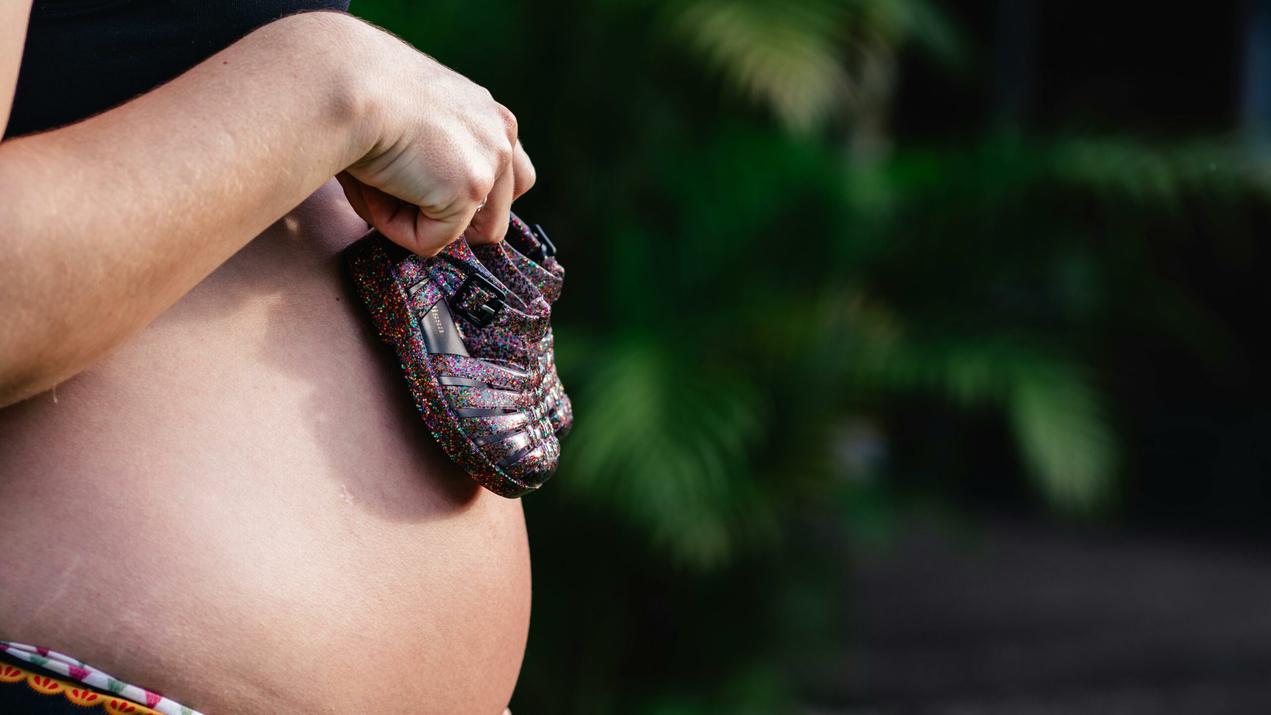 Salário-maternidade: como pedir o benefício gratuitamente e evitar golpes?