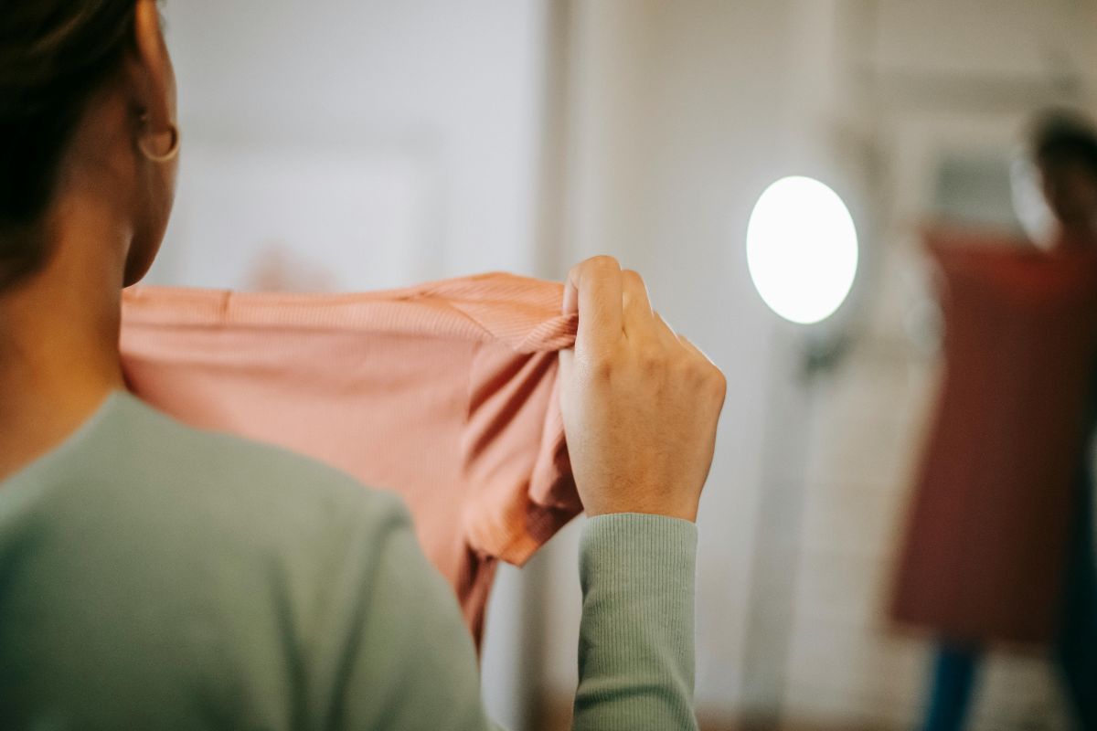 Nota fiscal de roupas é essencial para trocas e reparos pois garante ao consumidor respaldo legal | Imagem: Pexels