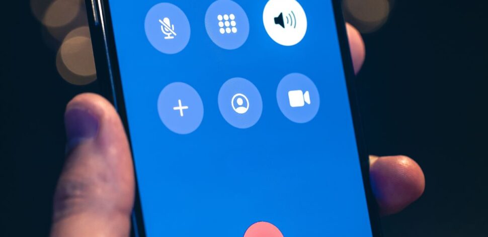 Existem campanhas para alertar sobre golpes por ligação?