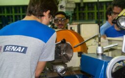 Senai anuncia cursos técnicos gratuitos com carteira assinada